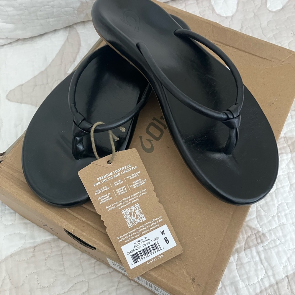 OluKai Women's Black Sandals